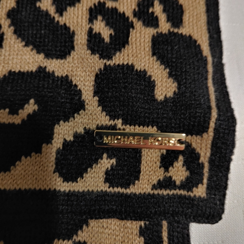 Scarf - Picture 2 of 5
